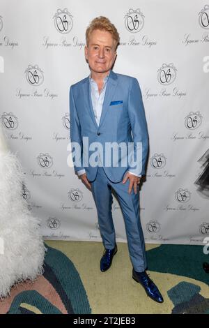 Los Angeles, États-Unis. 19 octobre 2023. L'artiste Jason Thompson assiste à la création de Couture Symone Prince qui présente sa dernière collection pour VIP au Britely, Los Angeles, CA 19 octobre 2023 Credit : Eugene Powers/Alamy Live News Banque D'Images