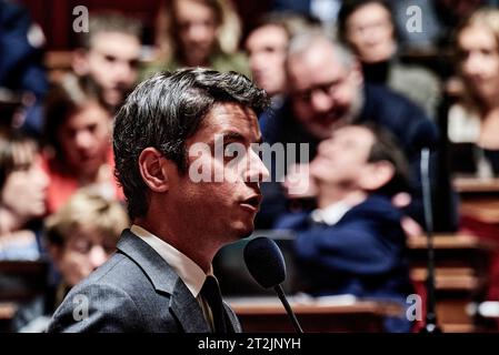 Paris, France. 02 mai 2023. Antonin Burat/le Pictorium - séance de questions au gouvernement du 18 octobre 2023 au Sénat français - 02/05/2023 - France/Ile-de-France (région)/Paris - le ministre de l'éducation nationale Gabriel Attal répond aux sénateurs lors de la séance de questions au gouvernement du 18 octobre 2023 au Sénat français. Crédit : LE PICTORIUM/Alamy Live News Banque D'Images