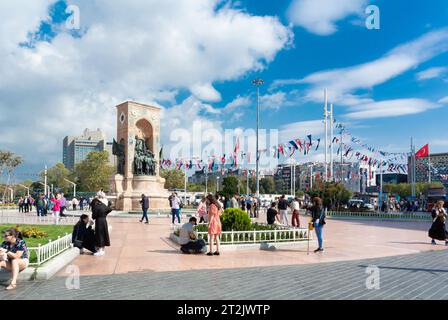 Istanbul, Turquie, le monument de la République (en turc : Cumhuriyet Anıtı) est un monument de la place Taksim. Banque D'Images