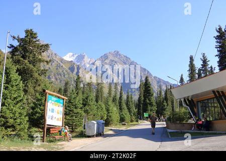 Août 19 2023 - Parc national d'Ala Archa, Kirghizistan en Asie centrale : Alplager dans le Parc national d'Ala Archa Banque D'Images