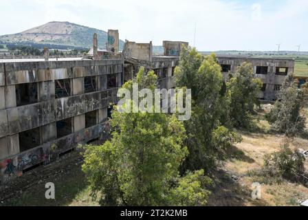 ISRAËL, hauteurs du Golan, Quneitra , zone tampon et frontière avec la Syrie, ancienne base militaire et de renseignement syrienne aujourd'hui occupée par Israël pendant la guerre de six jours et Jom Kippour / ISRAËL, Golanhöhen, Grenze und Pufferzone zwischen Israël und syrien, ehemaliges syrisches Gebiet, das Gebiet wurde im Sechstagekrieg 1967 von Israel besetzt und 1981 annektiert Banque D'Images