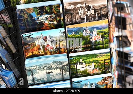 Cartes postales du château de Neuschwanstein dans le Allgäu bavarois près de Füssen, Allemagne Banque D'Images