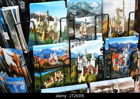 Cartes postales du château de Neuschwanstein dans le Allgäu bavarois près de Füssen, Allemagne Banque D'Images