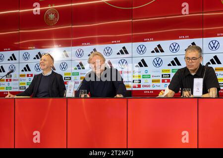 20 octobre 2023, Hesse, Francfort-sur-le-main : football : équipe nationale, femmes. Conférence de presse avec le nouvel entraîneur national par intérim Hrubesch : le président de la DFB Bernd Neuendorf (l), le nouvel entraîneur national par intérim de l'équipe nationale féminine, Horst Hrubesch, et le directeur général Andreas Rettig. Photo : Jürgen Kessler/dpa Banque D'Images