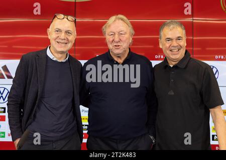 20 octobre 2023, Hesse, Francfort-sur-le-main : football : équipe nationale, femmes : conférence de presse avec le nouvel entraîneur national intérimaire. Bernd Neuendorf, président de DFB (gauche-droite), Horst Hrubesch, nouvel entraîneur national intérimaire de l'équipe nationale féminine, et Andreas Rettig, directeur général. Photo : Jürgen Kessler/dpa Banque D'Images