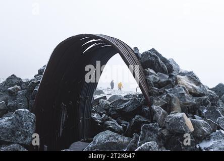 Construction d'un tunnel métallique au sommet de la montagne Saana Banque D'Images