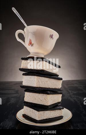 Sandwichs à la crème glacée accompagnés de porcelaine Banque D'Images