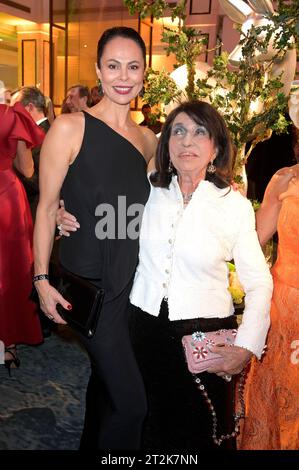 Natalia Yegorova und Regine Sixt beim hommage à Bambi 2023 im JW Marriott Hotel. Berlin, 19.10.2023 *** Natalia Yegorova et Regine Sixt à l'hommage à Bambi 2023 au JW Marriott Hotel Berlin, 19 10 2023 Foto:XF.xKernx/xFuturexImagex Tribute bambi 3165 Banque D'Images