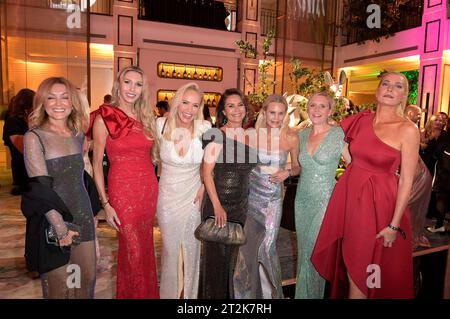 Sibel Brozat, Sabine Piller, Alessandra Geissel, Gitta Saxx, Sonja Kiefer, Gast und Giulia Siegel beim hommage à Bambi 2023 im JW Marriott Hotel. Berlin, 19.10.2023 *** Sibel Brozat, Sabine Piller, Alessandra Geissel, Gitta Saxx, Sonja Kiefer, Guest et Giulia Siegel à l'hommage à Bambi 2023 au JW Marriott Hotel Berlin, 19 10 2023 Foto:XF.xKernx/xFuturexImagex Tribute bambi 3173 crédit : Imago/Alamy Live News Banque D'Images