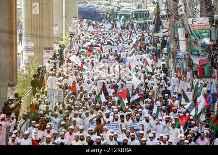 Dhaka, Bangladesh, 20/10/2023, Démo pro-Palästina à Dhaka, Bangladesh les musulmans bangladais se réunissent pour manifester en solidarité avec le peuple palestinien à la mosquée nationale Baitul Mukarram après la prière du vendredi, à Dhaka, Bangladesh, le 20 octobre 2023. District de Wari Dhaka Bangladesh Copyright : xHabiburxRahmanx crédit : Imago/Alamy Live News Banque D'Images