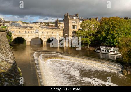 Pulteney Bridge, River Avon, Bath, Nord-est Somerset, Angleterre, architecte britannique Robert Adam 1774 Banque D'Images