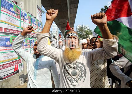 Dhaka, Bangladesh, 20/10/2023, Démo pro-Palästina à Dhaka, Bangladesh les musulmans bangladais se réunissent pour manifester en solidarité avec le peuple palestinien à la mosquée nationale Baitul Mukarram après la prière du vendredi, à Dhaka, Bangladesh, le 20 octobre 2023. District de Wari Dhaka Bangladesh Copyright : xHabiburxRahmanx crédit : Imago/Alamy Live News Banque D'Images