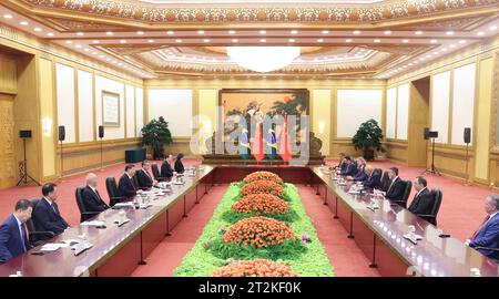 Pékin, Chine. 20 octobre 2023. Le président chinois Xi Jinping rencontre le président de la Chambre des députés du Brésil, Arthur Lira, au Grand Hall du peuple à Pékin, capitale de la Chine, le 20 octobre 2023. Crédit : Liu Weibing/Xinhua/Alamy Live News Banque D'Images