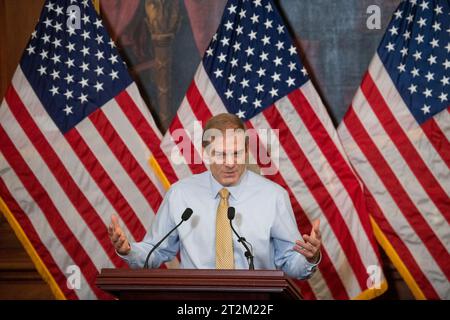 Président de la Chambre des représentants le représentant des États-Unis Jim Jordan (républicain de l'Ohio) offre des remarques concernant sa troisième tentative pour le vote pour le président de la Chambre des représentants, au Capitole des États-Unis à Washington, DC, vendredi 20 octobre 2023. Le poste de président de la Chambre est vacant depuis plus de deux semaines depuis que le président de la Chambre des représentants des États-Unis Kevin McCarthy (républicain de Californie) a été évincé de la présidence le 3 octobre 2023, lors d'un vote initié par le représentant des États-Unis Matt Gaetz (républicain de Floride), et dirigé par un petit groupe o Banque D'Images