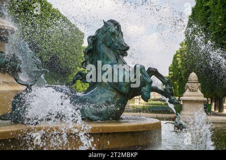 Statue de cheval dans Fontaine des quatre-Parties-du-monde. PARIS - 29 AVRIL 2019 Banque D'Images