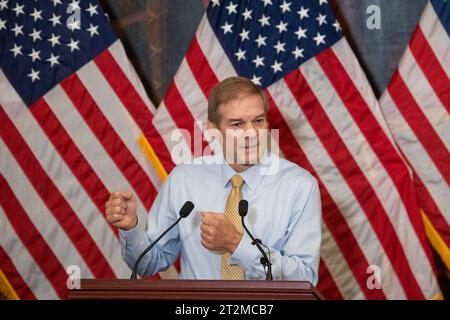 Président de la Chambre des représentants le représentant des États-Unis Jim Jordan (républicain de l'Ohio) offre des remarques concernant sa troisième tentative pour le vote pour le président de la Chambre des représentants, au Capitole des États-Unis à Washington, DC, vendredi 20 octobre 2023. Le poste de président de la Chambre est vacant depuis plus de deux semaines depuis que le président de la Chambre des représentants des États-Unis Kevin McCarthy (républicain de Californie) a été évincé de la présidence le 3 octobre 2023, lors d'un vote initié par le représentant des États-Unis Matt Gaetz (républicain de Floride), et dirigé par un petit groupe o Banque D'Images