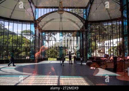 Petropolis, RJ, Brésil. 16 septembre 2023. Le Crystal Palace, vue intérieure avec les touristes Banque D'Images