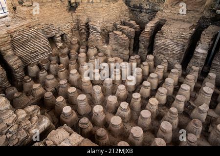 Galilée, Israël - 13 août 2023 ruines antiques de bain dans la vieille Scythopolis, Beit She'an, Galilée, Israël Banque D'Images