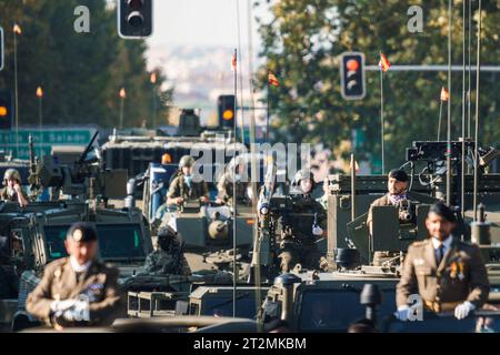 Madrid, Espagne - 12 octobre 2023 : défilé militaire pendant la fête nationale espagnole. Véhicules blindés Banque D'Images