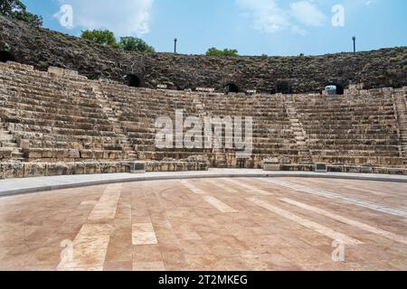 Beit Shean, Israël - 13 août 2023 : ancien amphithéâtre romain à Beit-Shean, une petite ville du nord d'Israël. Banque D'Images