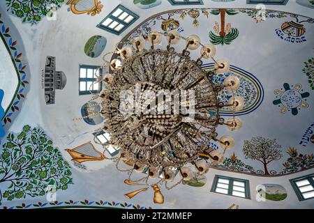 Safed, Israël - 14 août 2023 : plafond de la synagogue Safed Abuhav, une synagogue du 15e siècle à Safed (Zfat), Galilée, Israël Banque D'Images