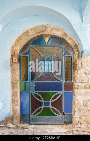 Une ancienne porte abandonnée dans la vieille ville de Tzfat Israël Banque D'Images