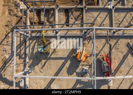 Chantier de construction, structure en acier est en construction, vue aérienne Banque D'Images