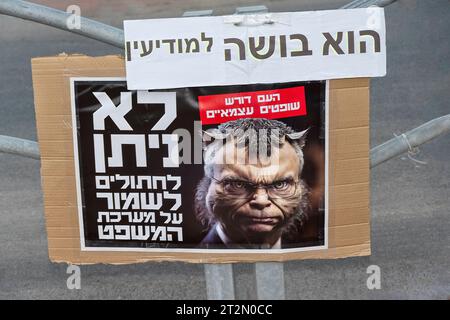 Tel Aviv - 17 août 2023 : panneau de protestation représentant Itamar Ben-Gvir, ministre israélien d'extrême droite de la sécurité nationale Banque D'Images