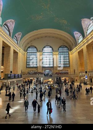 Voyageurs dans le Grand Concourse de Grand Central Trminal à New york. Banque D'Images