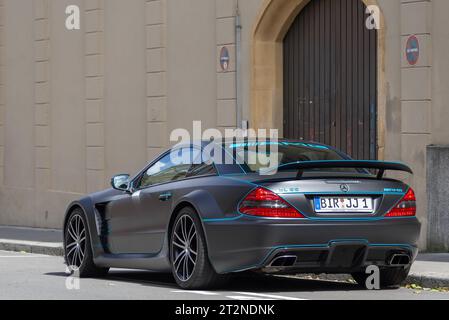 Noir mat Mercedes-Benz SL65 AMG Black Series garé dans la rue Banque D'Images