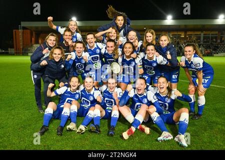 Oostakker, Belgique. 20 octobre 2023. Les joueuses de Gand en photo célébrant après avoir remporté un match de football féminin entre AA Gent Ladies et Standard Femina de Liège lors de la 7e journée de la saison 2023 - 2024 de la Belgian Lotto Womens Super League, le vendredi 20 octobre 2023 à Oostakker, BELGIQUE . Crédit : Sportpix/Alamy Live News Banque D'Images