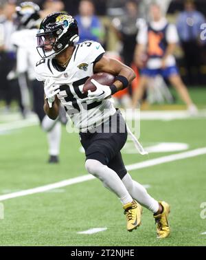 La Nouvelle-Orléans, États-Unis. 19 octobre 2023. Jamal Agnew (39 ans), receveur des Jaguars de Jacksonville, lors d'un match de la National football League au Caesars Superdome à la Nouvelle-Orléans, Louisiane, le jeudi 19 octobre 2023. (Photo de Peter G. Forest/Sipa USA) crédit : SIPA USA/Alamy Live News Banque D'Images