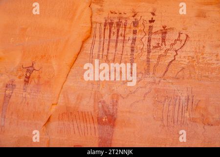 Photographie d'un pictogramme de la culture de Barrier Canyon trouvé à Buckhorn Wash, près de Green River, Utah, États-Unis. Banque D'Images