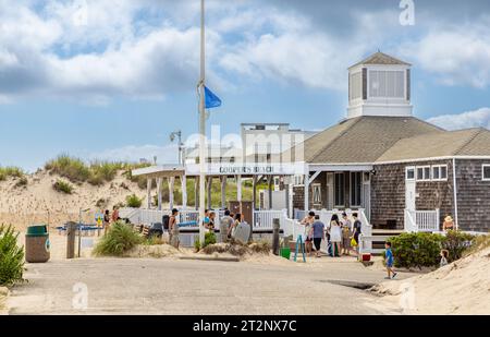 Coopers Beach, stand de concession par une journée d'été bien remplie Banque D'Images