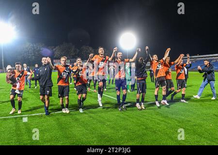 Deinze, Belgique. 20 octobre 2023. Les joueurs Deinze photographiés après un match de football entre KMSK Deinze et Jong Genk lors de la 9e journée de la saison Challenger Pro League 2023-2024, le vendredi 20 octobre 2023 à Deinze, Belgique . Crédit : Sportpix/Alamy Live News Banque D'Images