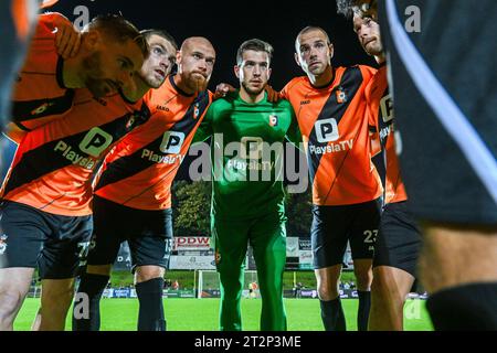 Deinze, Belgique. 20 octobre 2023. Équipe Deinze photographiée avant un match de football entre KMSK Deinze et Jong Genk lors de la 9e journée de la saison Challenger Pro League 2023-2024, le vendredi 20 octobre 2023 à Deinze, Belgique . Crédit : Sportpix/Alamy Live News Banque D'Images