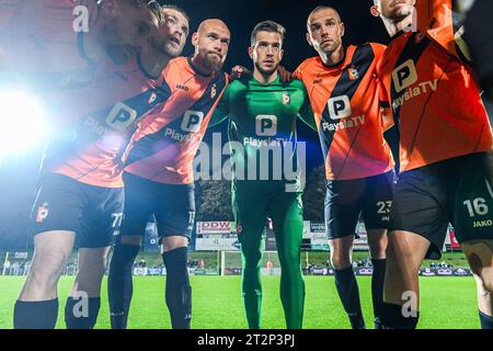 Deinze, Belgique. 20 octobre 2023. Équipe Deinze photographiée avant un match de football entre KMSK Deinze et Jong Genk lors de la 9e journée de la saison Challenger Pro League 2023-2024, le vendredi 20 octobre 2023 à Deinze, Belgique . Crédit : Sportpix/Alamy Live News Banque D'Images