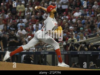 Phoenix, États-Unis. 20 octobre 2023. Le lanceur de départ des Phillies de Philadelphie, Cristopher Sanchez, lance la deuxième manche contre les Diamondbacks de l’Arizona dans le quatrième match des NLCS au Chase Field à Phoenix, le vendredi 20 octobre 2023. Photo de Rick d'Elia/UPI crédit : UPI/Alamy Live News Banque D'Images