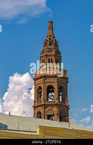 Belltower en ruine de l'église de St. Nicholas à Novaya Sloboda. Moscou. Russie Banque D'Images