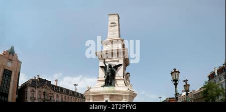 Monument aux restaurateurs, place Restauradores, Lisbonne, Portugal. Le monument de 14,6 mètres (48 pieds) de haut créé en 1886 se trouve dans le centre de la place Restauradores dans le centre de Lisbonne, le monument célèbre la restauration de l'indépendance portugaise de l'Espagne en 1640. Banque D'Images