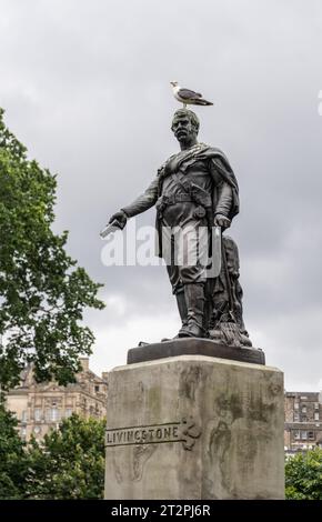 La statue de David Livingstone avec une mouette perchée sur sa tête, East Princes Street Garden, Édimbourg, Écosse Banque D'Images