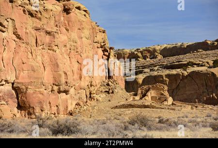 les anciennes ruines amérindiennes de hungo pavi au parc historique national de culture chaco en hiver près de farmington, nouveau mexique Banque D'Images