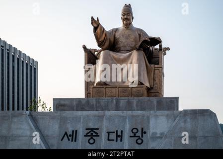 Le Roi Sejong le Grand monument sur la place Gwanghwamun dans le centre de Séoul, Corée du Sud, le 27 juin 2023 Banque D'Images