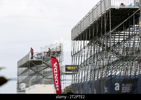 Melbourne, Australie, 21 octobre 2023. Les stands de spectateurs sont vus pendant la course MotoGP à l'Australian MotoGP - MotoGP Race sur le circuit du Grand Prix de Phillip Island le 21 octobre 2023 à Melbourne, en Australie. Crédit : Dave Hewison/Speed Media/Alamy Live News Banque D'Images