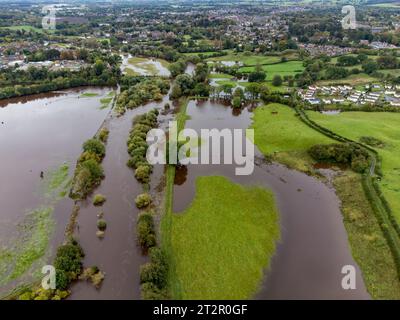 Ripon, North Yorkshire, Royaume-Uni. 21 octobre 2023. La rivière Ure brise ses rives à la périphérie de Ripon, North Yorkshire UK, à la suite de la tempête Babet. Crédit : Mick Flynn/Alamy Live News Banque D'Images
