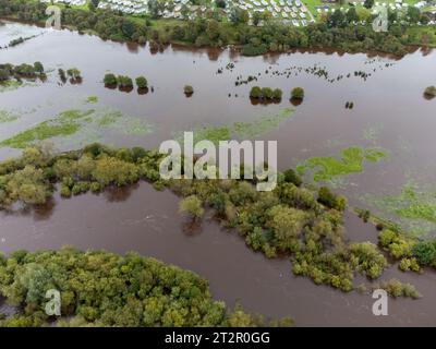 Ripon, North Yorkshire, Royaume-Uni. 21 octobre 2023. La rivière Ure brise ses rives à la périphérie de Ripon, North Yorkshire UK, à la suite de la tempête Babet. Crédit : Mick Flynn/Alamy Live News Banque D'Images