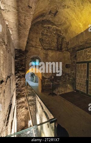 Jérusalem, Israël - 13 octobre 2017 : tunnel souterrain du mur occidental avec salle du Saint des Saints sous les murs du Mont du Temple dans la vieille ville de Jérusalem Banque D'Images