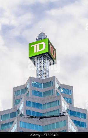 Toronto, Canada, enseigne de la Banque TD au sommet de l'un des gratte-ciel appartenant à Brookfield place. Banque D'Images