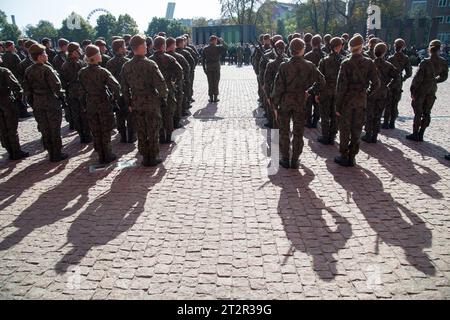 Soldats de la 7e Brigade de défense territoriale de Poméranie à Gdansk de Wojska Obrony Terytorialnej WOT (Force de défense territoriale) à Gdansk, Pologne © WO Banque D'Images