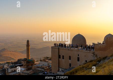 Toit de la Zinciriye Medresi ou Sultan ISA Madrasa au crépuscule à Mardin, Banque D'Images